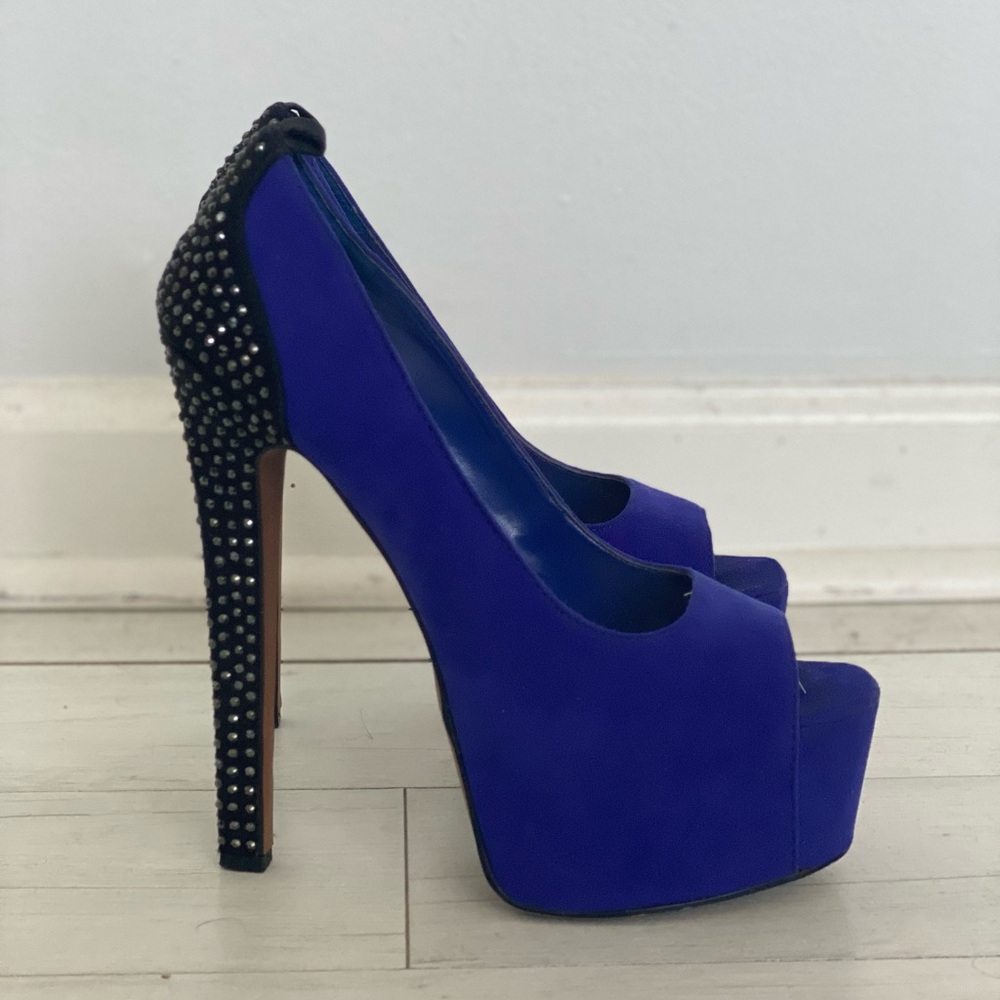 Blue studded heal open toe shoe